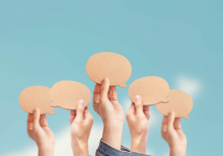 Many,People,Showing,A,Blank,Speech,Bubble,,Process,Of,Discussion